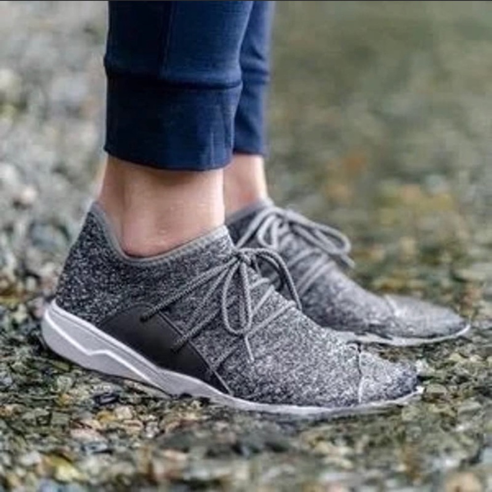 Vessi Cityscape waterproof trainers / tennis shoes.  Size 8 women’s, Grey